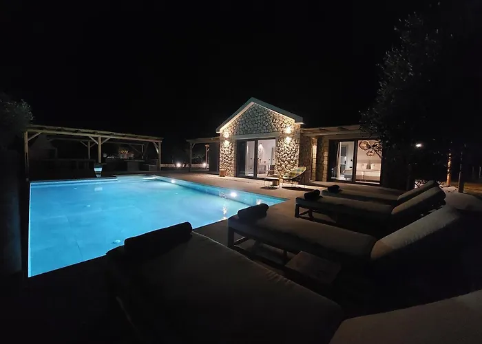 Villa Elaiopetra Kefalonia - Stonehouse Hideaway With Pool - Modern Luxury With Serene Sea And Mountain Views Metaxáta